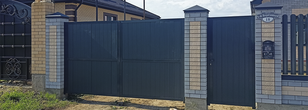 Въездные ворота в Михайловске под ключ